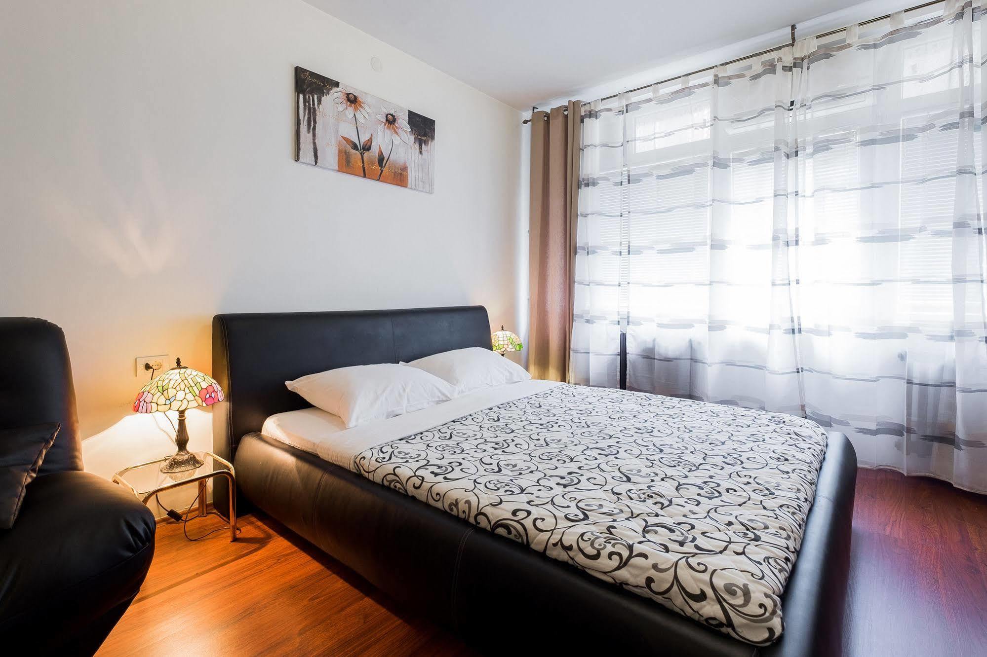 Downtown Apart Hotel Bane Belgrado Exterior foto